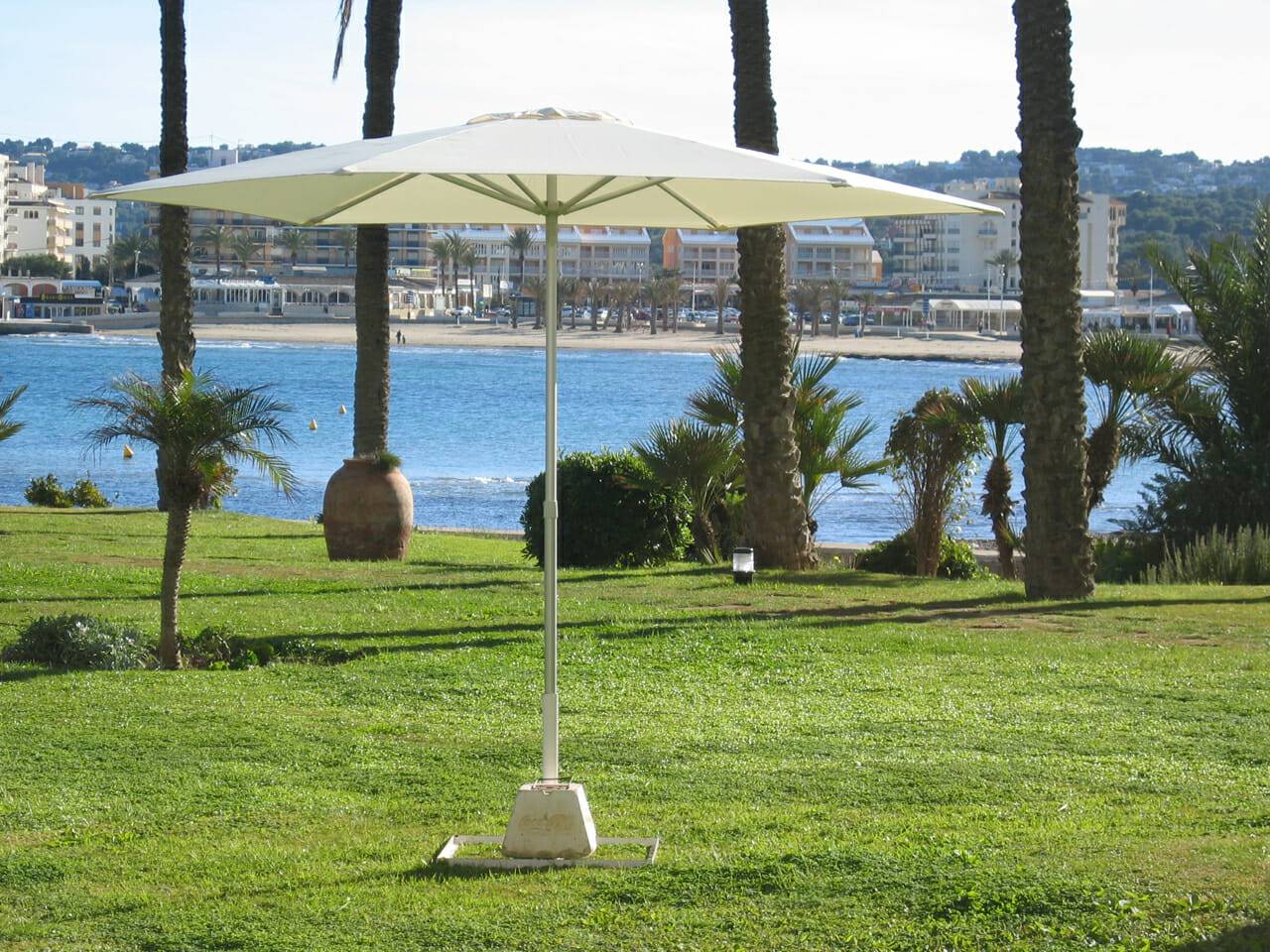 P50 Umbrella on the grass next to a beach