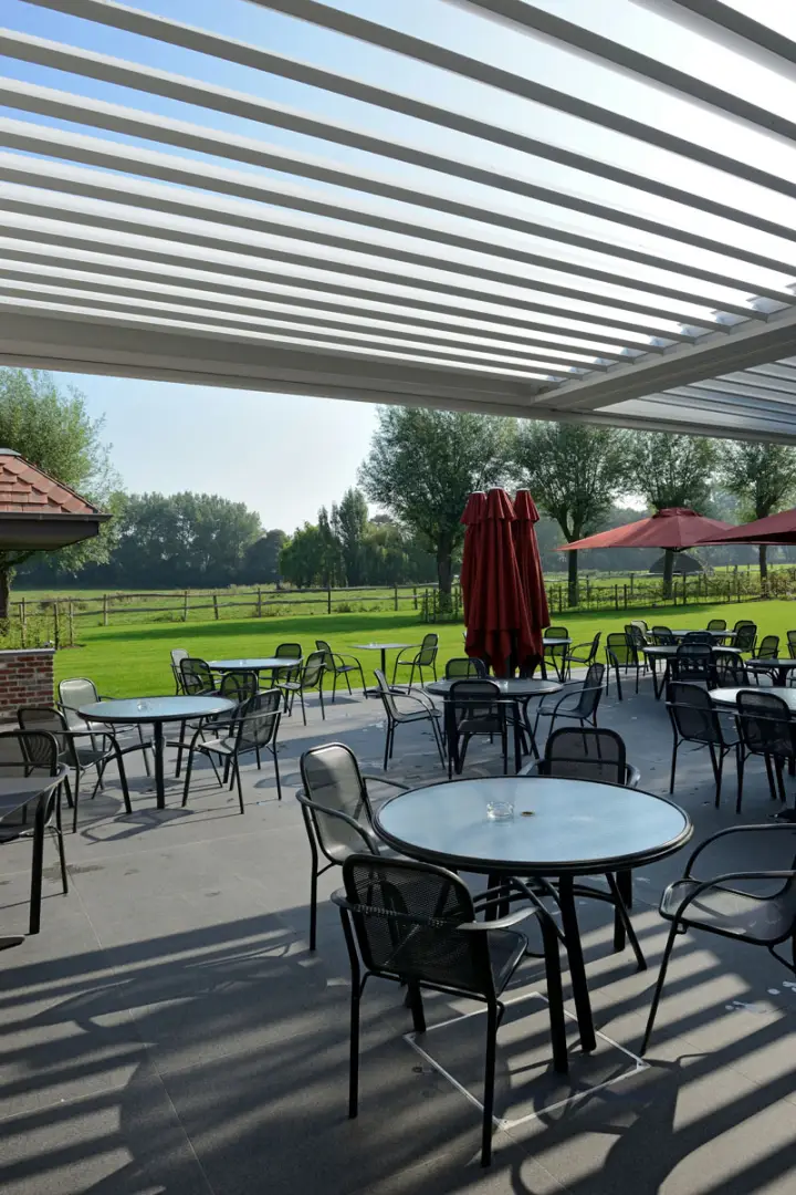 2000 Series Outdoor Shelter covering a large outdoor seating area