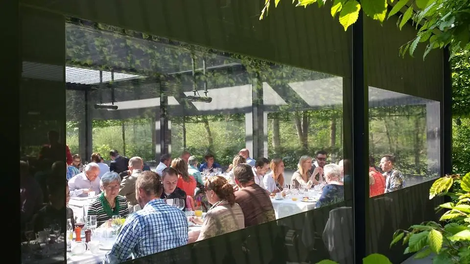 2000 Series Outdoor Shelter over an outdoor dining area