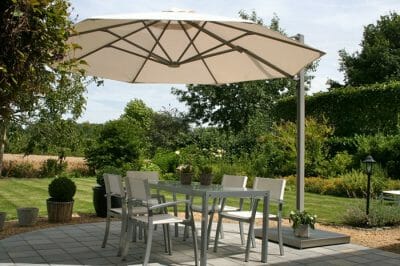 P6 Round Uno Umbrella shading an outdoor dining area