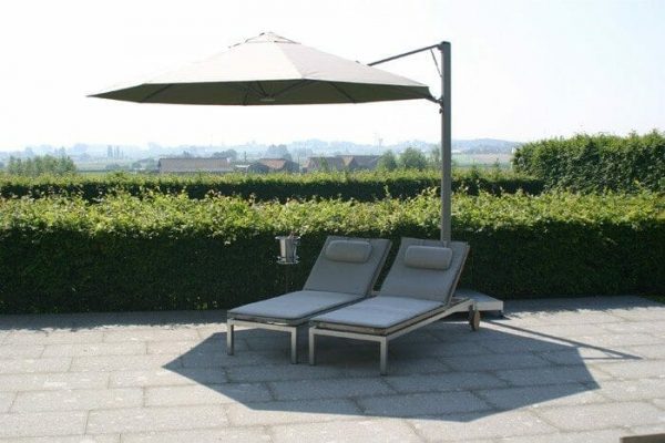 p6 round uno umbrealla shading two pool lounge chairs