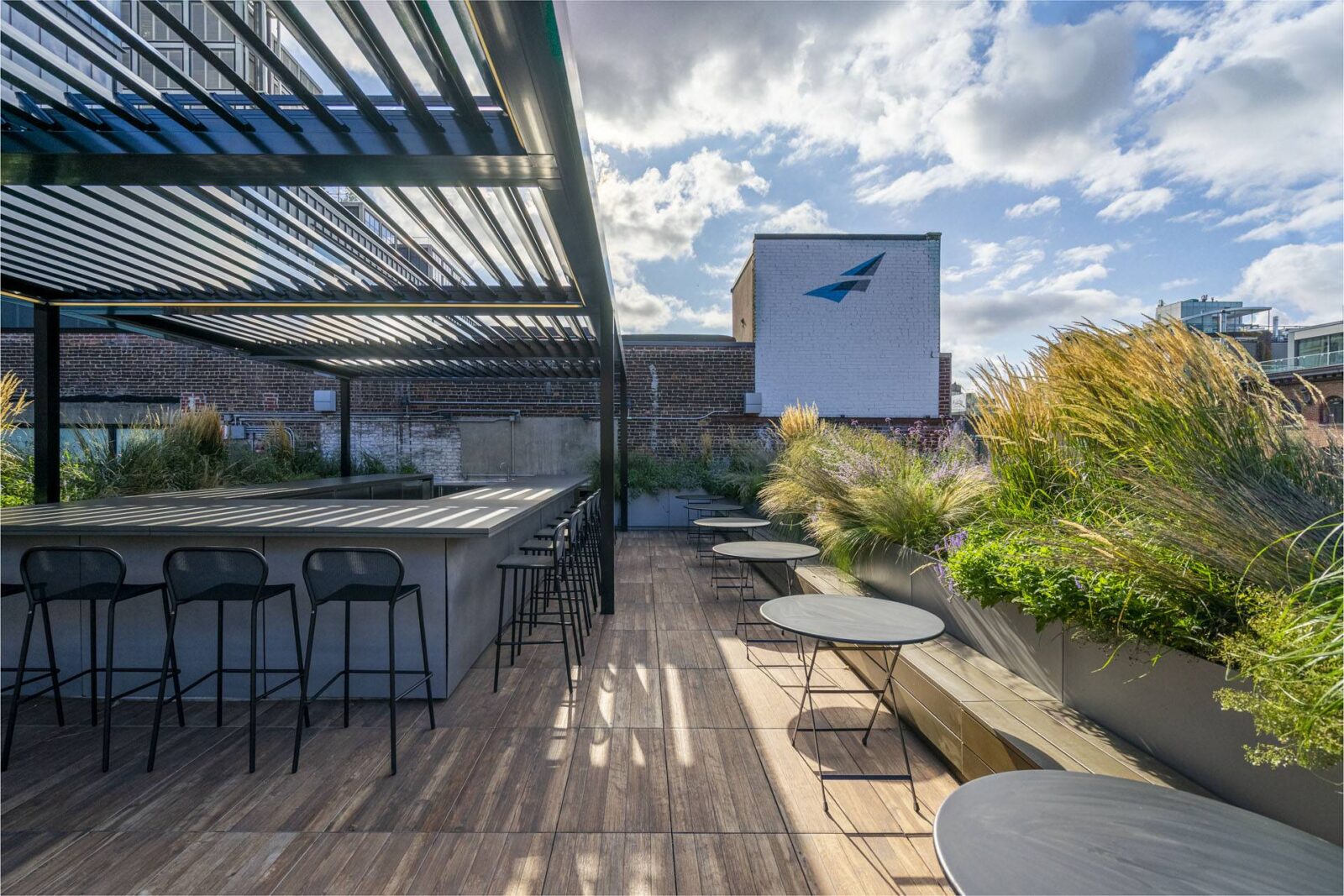 ARGO premium pergola for contemporary outdoor entertainment spaces