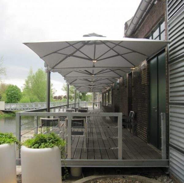 p6 square duo umbrellas on an outdoor restaurant deck